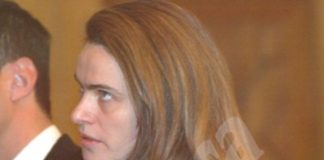 Доведоха жената на Божков с белезници в спецсъда