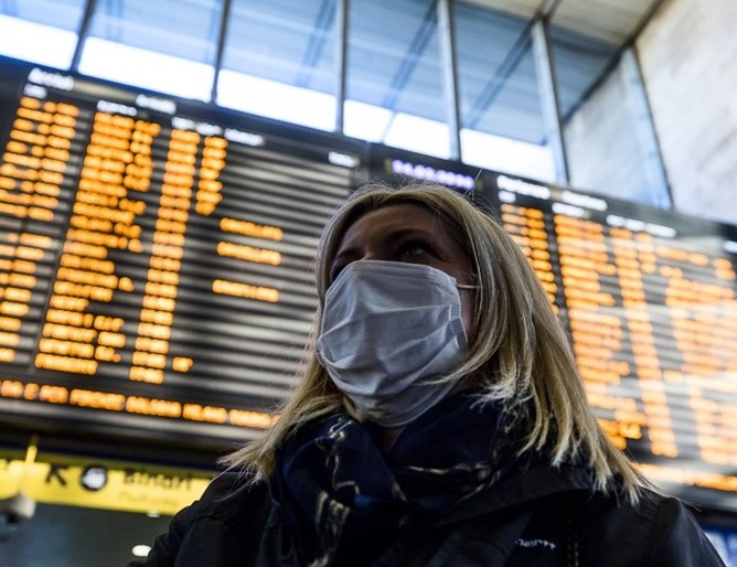 Носенето на маски на летищата и в самолетите в Европа