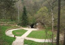 Срути се входът на пещерата Леденика