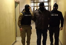 Задържаните полицейски шефове се опитали да отмъкнат тото печалба от 12 хил. лв. от възрастна жена /видео/