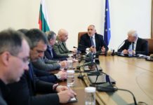 Извадиха банките и застрахователите от заповедта за забрани