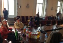 Сестрите отказват да излязат от парламента, НСО ще ги чака до довечера и ще ги изведе