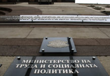 Над 165 000 служители ще запазят работните си места по схемата 60/40