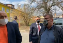 Премиерът: Полицаи по паркове и градини ще предупреждават и прибират хората