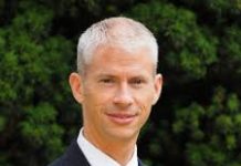 Френският министър на културата заразен с COVID-19