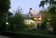 Облечен в рокля травестит издъхна с прерязани артерии след среща с любовник