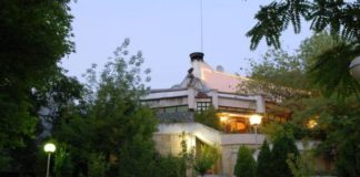 Облечен в рокля травестит издъхна с прерязани артерии след среща с любовник