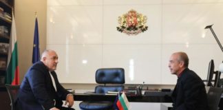 „На 40-ата минута от срещата ни Борисов ми каза: Мангъров, ако бях жена, щях да ти пусна“, разказва доцентът