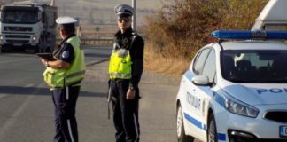 Не пропускат дори на работа жителите на карантинирания квартал в Ямбол