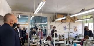Премиерът инспектира цех за шиене на предпазни маски в Хасково