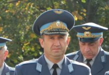 Трябва да си много умен и изключително красив, за да вярваш, че Радев иска властта само за 3 месеца