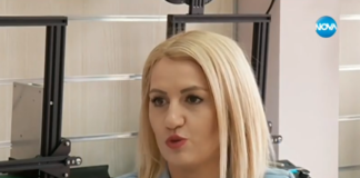 Млада майка изработва и дарява предпазни шлемове