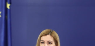 Ангелкова: Плажовете ще са готови за български туристи още от 1 юни