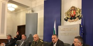 1811 са случаите на COVID-19 у нас, 53 са новите. Заразен е още един медик