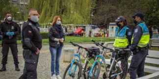 Нарушител на мерките в парк напръска със спрей общински служител