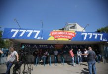 Сашо Диков предаде акциите на ПФК Левски на Павел Колев на ст. „Георги Аспарухов“