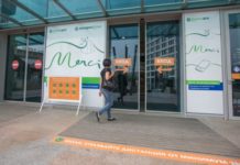 Моловете отвориха – малко посетители, магазините останаха празни