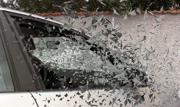Катастрофа между четири тежкотоварни автомобила затрудни движението през Ришкия проход