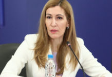 Николина Ангелкова: Ако Петков не може да отговори за туризма, началникът на кабинета му да провери в гугъл
