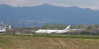 Върнатите от Париж българи на летището в София: Имахме договори и документи, казаха, че са фалшиви