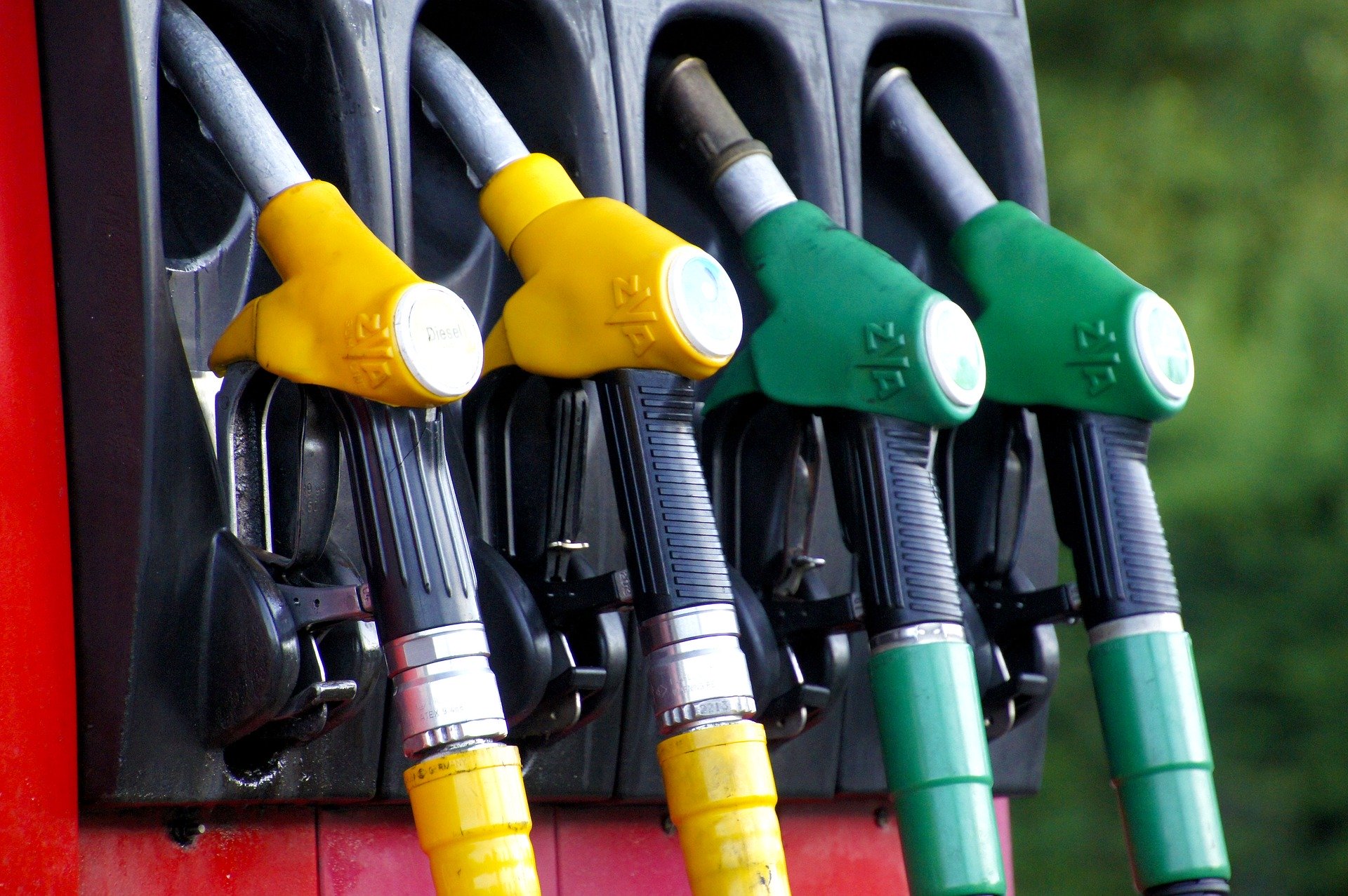 Цената на бензина отново тръгна нагоре  Само за последната седмица литър