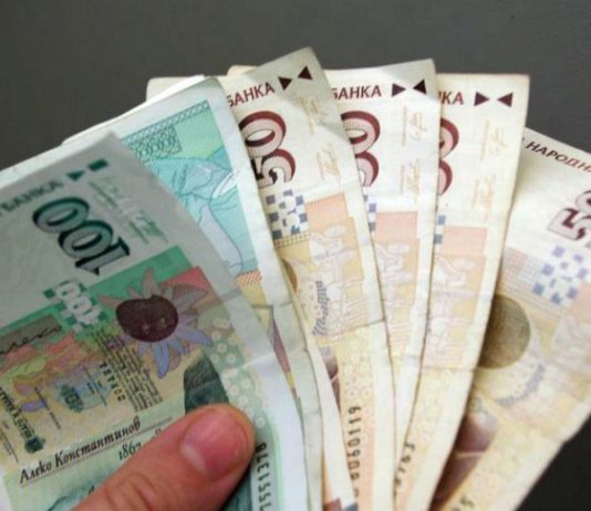 Пожар в банков клон в Горна Оряховица – мъж внесе 4 хил. лв., посипани с нафталин