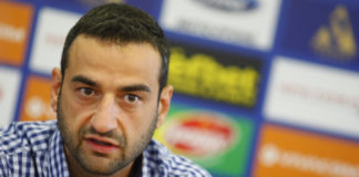 Божков притискал сините фенове да протестират срещу Борисов