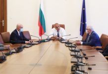 Борисов разпореди презапасяване със защитни средства и повече легла в болниците
