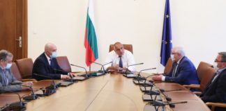 Борисов разпореди презапасяване със защитни средства и повече легла в болниците