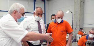 Борисов в завод „Калинел“: Голямо благодаря за маските – по 65 000 на ден