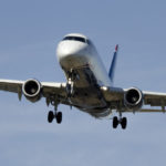 Авиокомпании от цял свят вдигат цените на билетите заради скъпото гориво