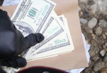 Задържаха трима дилъри на фалшиви 40 хил. евро и 28 хил. долара