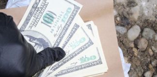 Задържаха трима дилъри на фалшиви 40 хил. евро и 28 хил. долара