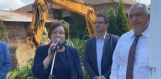 Борисов направи първа копка на нов мост в Троян, качи кметица от БСП в джипа си