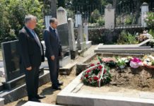 Посланикът ни в Скопие положи венец на гроба на Спаска Митрова