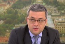 Тома Биков: Лена Бориславова е като Краля Слънце. Тя управлява държавата в момента