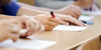 Наказват директори и квестори за подменени диктовки на матурата за 4-и клас