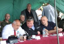 Борисов гледа експериментални ракетни стрелби край Емине