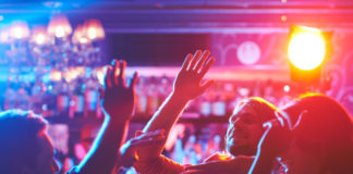 Нощните барове и дискотеките отварят в понеделник