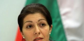 Свобода на словото ли? Протестъри изтриха пост на Севделина Арнаудова с масово докладване