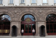 Прокурори влязоха в президентството