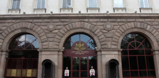 Прокурори влязоха в президентството