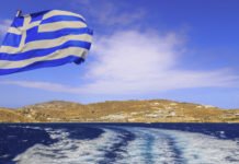 Гърция увеличава глобите за ползване на телефон зад волана