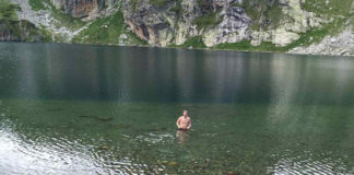 Турист се изкъпа в езерото Бъбрека