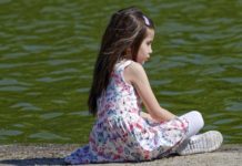 Откриха приемно семейство за битото от майка си момиченце в Перник