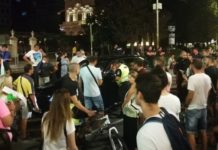 Терор в София! Протестъри бият и чупят колата на невинен човек на Орлов мост (СНИМКИ И ВИДЕО)