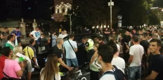 Никой от протестиращите не е свидетелствал, че шофьор е минал през крака на един от тях