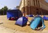 Протестиращи си искат палатките и други вещи от полицията