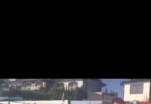 Само захвърлени знамена останаха от дружбата между ДПС и „Демократична България“ на плажа в Росенец (ВИДЕО)