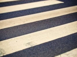 Шофьор на камион блъсна жена на пешеходна пътека, уби я на място